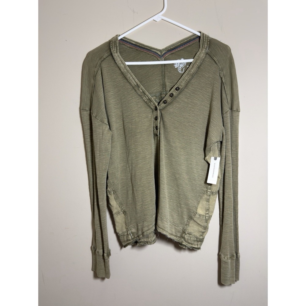 NWT PILCRO‎ Women's army Green Ragged Long sleeve Shirt Size S *Tiny Hole*